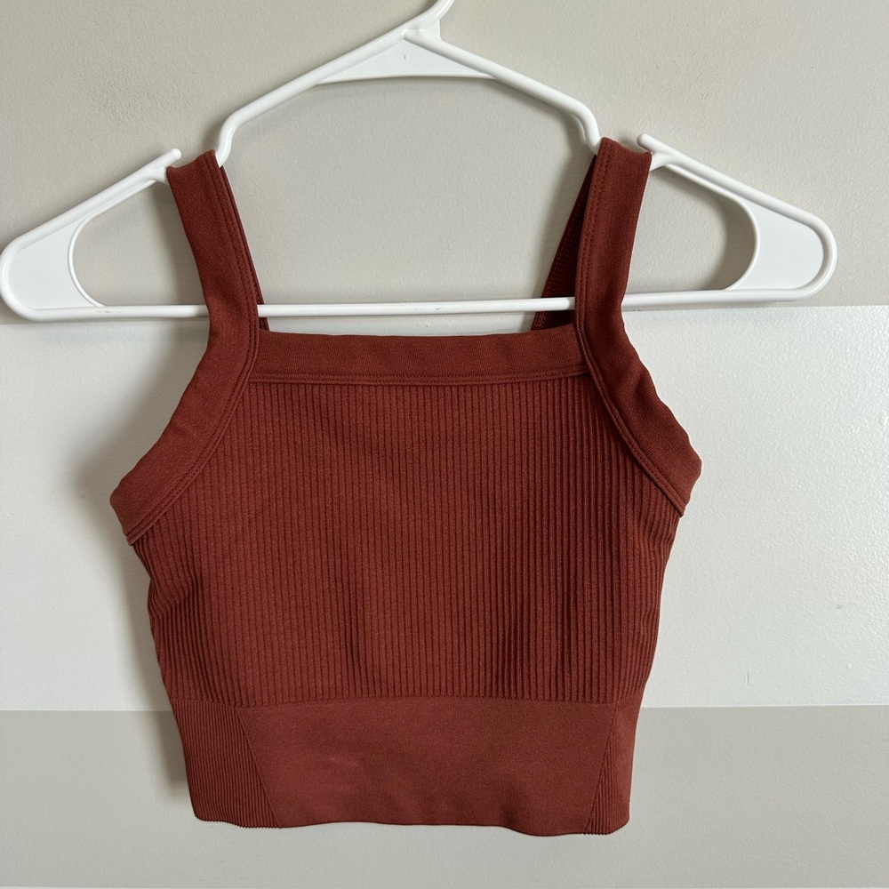 Abercrombie & Fitch YPB Seamless CORE Ribbed Square Neck Tank Top - Picture 3 of 4